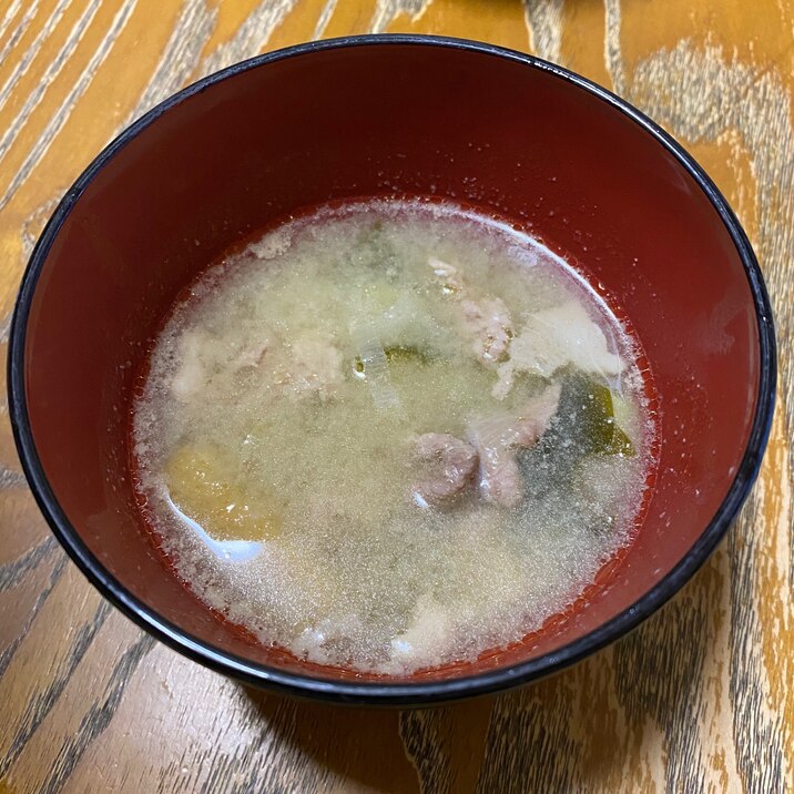 風邪気味にも効く！豚こまぎれ肉のねぎ味噌スープ